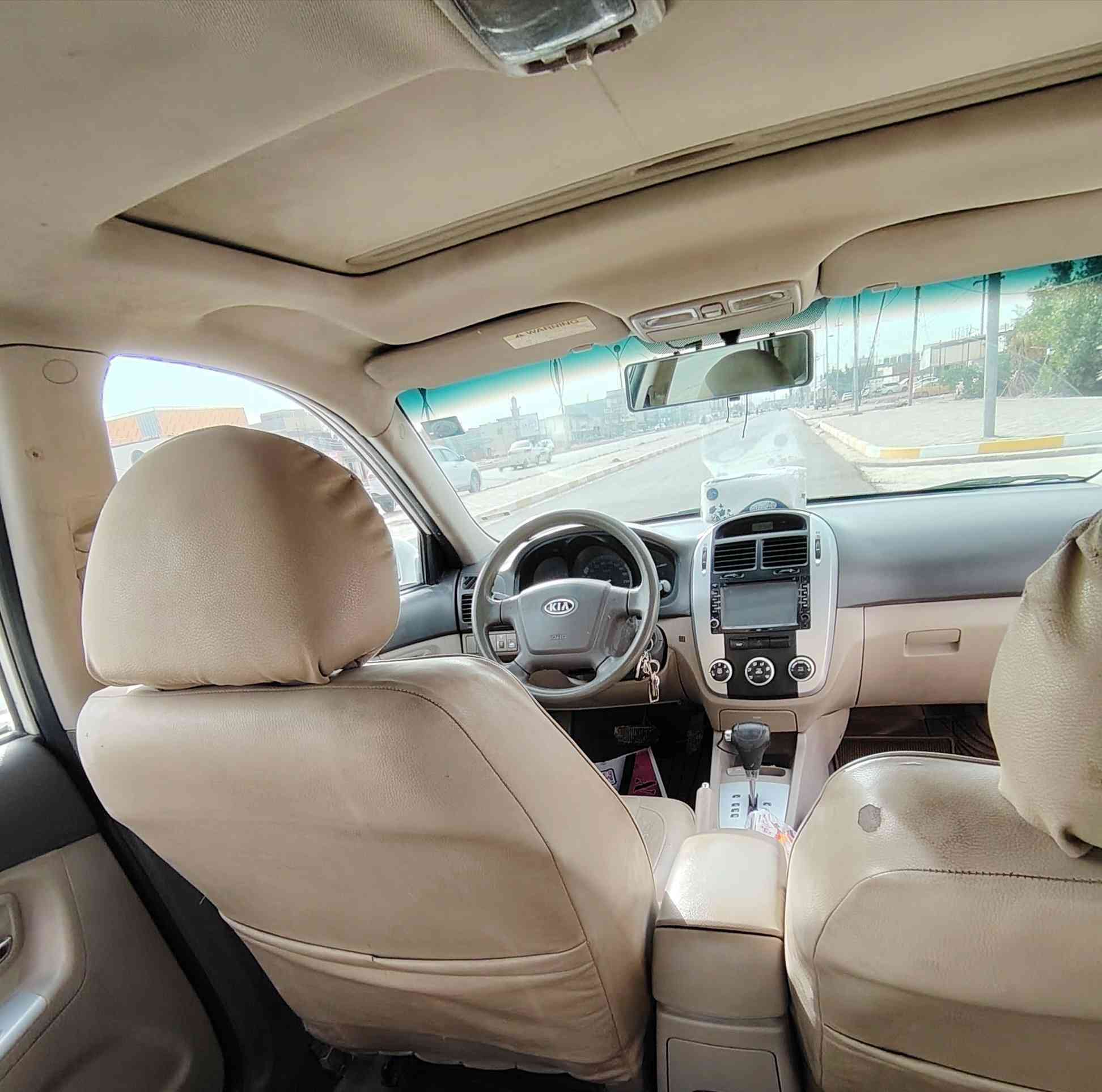 سيراتو 2009 EX خليجي 
رقم بغداد دولي A // محرك 1600cc مكفول وكير مكفول... خمسة ويل كب اصل بالاضافة الى فتحة سلايد روف، السيارة بيها قطعتين قبق الجنطة مبدل والجاملغ مال قبق البانزين مصبوغ. عندك اكو طخة بداير الجاملغ الاخر على وضعها موضحة في الصور.. وباقي السيارة لابارد ولا شخط ولا حتى تكحيل الدواخل بحالة ممتازة... لايوجد اي نقص في السيارة فقط دوشمة على ذوقكم الحلو واذا تحب اكو كارت بحد القمارة جه الجنطة تسحبه...  والدوشمة البلاد سليمة ١٠٠٪
السعر 90
الموقع.. الديوانية مركز المحافظة
*********** واتس اب + اتصال
