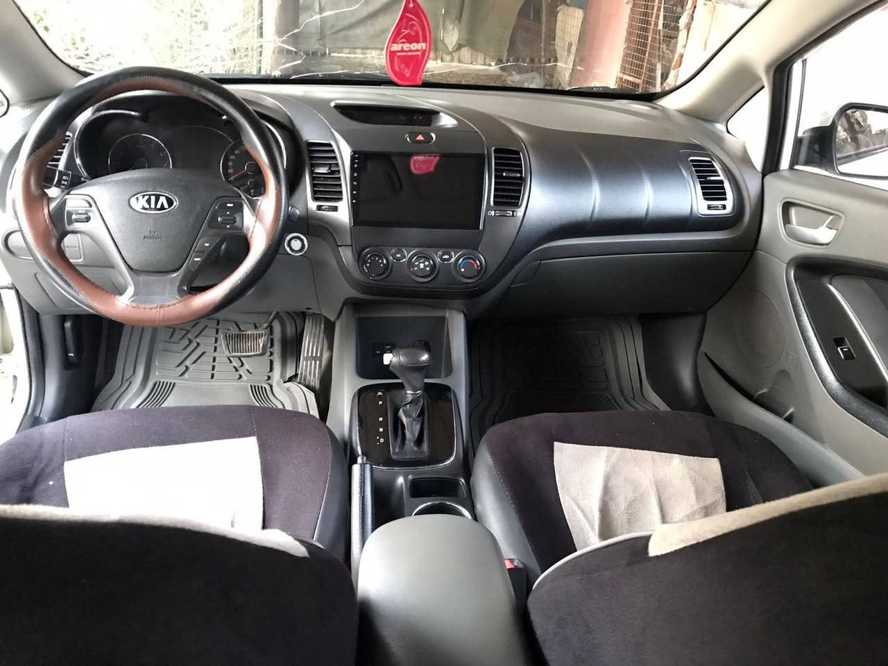 السلام عليكم سيراتو ٢٠١٨ فول عده الفتحه
١بصمه
٢كامره 
٣حساسات 
٤تحكم صوبين 
٥جلد بلادي هاي فوكا تلبيسه 
٦اربعه دسك
٧خمسه ويل كب بيها ويل كل البلادي بس ذني اني مخليهن  السياره رقم اربيل بسم شركه تريد تحويل تريد وكاله اي شي حاضر وهاي صفاحها موس صلوات السياره بيها دور مال جاملغ الخلفي انتبه الدور والباقي مكفول شوف العين بعد السياره مكانها نجف السعر ١٣٥وبيها مجال للستفسار ***********
