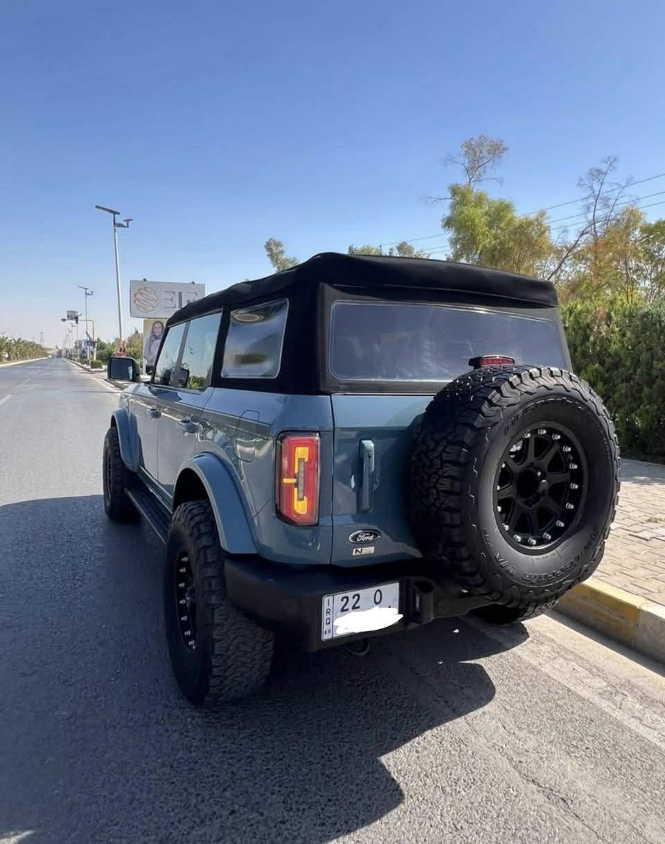 بسم الله الرحمن الرحيم
للبيع او المراوس فورد برونكو موديل 2023 لون مميز
ماشية 12 الف
المحرك: 6 سلندر تيربو
اللون: بلو جاينيز 
السقف: متحرك (قابل للفتح)
الداخلية: مخمل حبري ورصاصي  
الشاشة: شاشة لمس كبيرة
نظام الدفع: دفع رباعي
سنوية وهزه جديد 
بصمة
شاشه  gps   فوق الدشبول   
تشغيل عن بعد
كاملة المواصفات
وضعيات القيادة:
‏ Eco (اقتصادي)
‏ Normal (عادي)
‏ Mud/Ruts (الوحل والتضاريس)
‏ Sport (رياضي)
‏ Slippery (زلق)
‏ Sand (رمال)
ويل xd  امريكي مو صيني 
اطارات  بيف كودرج امريكي 
الحالة حادث بجاملغ وبنيد  – باقي السيارة نظيفة وجاهزة
مكان السيارة بغداد
السيارة كامله من كلشي وسعرها مناسب كذلك 
للاستفسار  *********** واتساب
