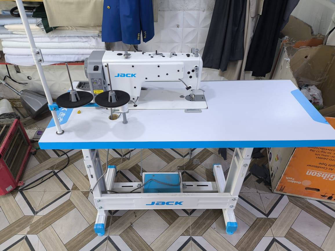 مكينة جاك موديل A2C
إستخدام بسيط جداً تقريباً اسبوع، مكينة نظيفة جداً وممتازةجبتها حته اتعلم بس ما اعرف اخيط.
من مواصفاتها بيها قطع خيط وشاشة للتحكم بالاعدادات
اشتريتها ٤١٠
رايدها ب٤٠٠ وبيها مجال للشراي
العنوان الناصرية سوق الشيوخ. 
هذا رقمي، موجود واتساب
***********
