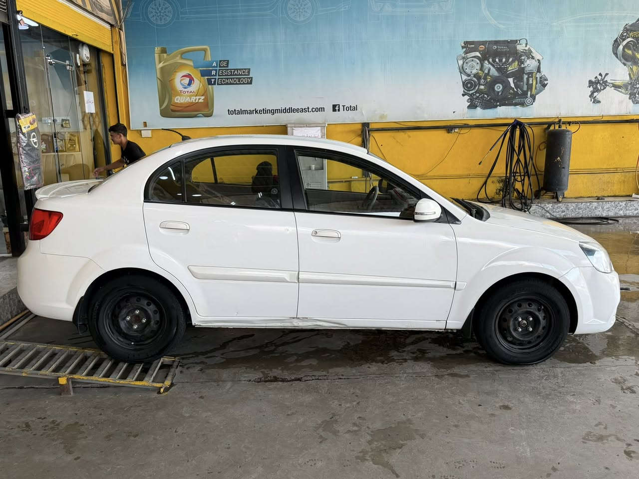 Kia Rio
حجم المكينة 14
موديل 2011
رقم اربيل بأسمي
تبريد ثلج 
طخمها جديد 
جامات كهرب 
كير اوتو
ضرر بيها جاملغ مبدل ومصبوغ وربع بوند والدوسة موضح بالصور 
السعر٩٤
***********
