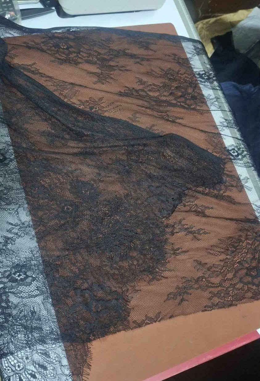 شال دانتيل فرنسي متوفر بكميات للحجز مراسلة خاص او تواصل
***********
***********
***********
