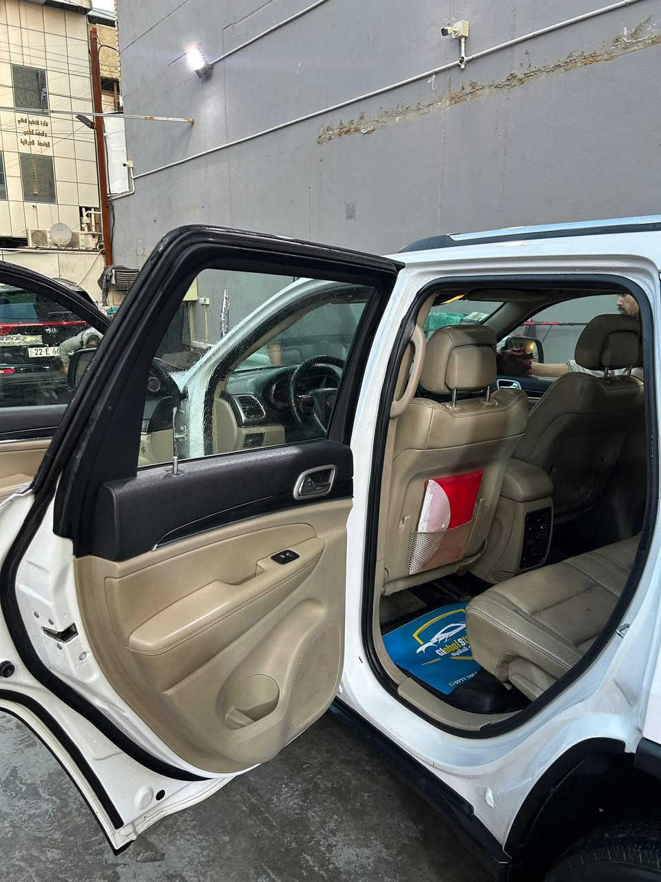 السلام عليكم
جيب 2020 امريكي لمتد  

سيارة رقم بغداد بسمي  تحويل ثاني يوم 

 الحادث جاملغ وبنيد 3 قطع 

-95ميل 

محرك  3600 6 سلندر

-بصمه

-تشغيل عن بعد 

-فقحة سقف بانوراما 

-منظومة زنون اصلية -

-جنطه كهرباء 

-كشن كهرباء ميموري 

-مقاعد جلد  

-ثلاث انظمه قياده

-كشنات تدفئه تبريد 

-شاشه لمس كبيره 

-نظام تثبيت سرعه 

وبعد بيهه مواصفات  

مكاني بغداد شارع فلسطين 

السعر 21$ بيها مجال  

للأستفسار ***********
