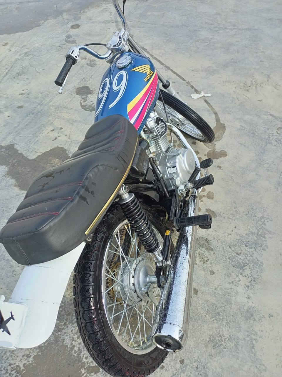 سلام عليكم دراجه للبيع اربع كير نامه الدراجه كله 25 والشاصي 14نامه اصلي السعر خاص التصال على الرقم ***********
