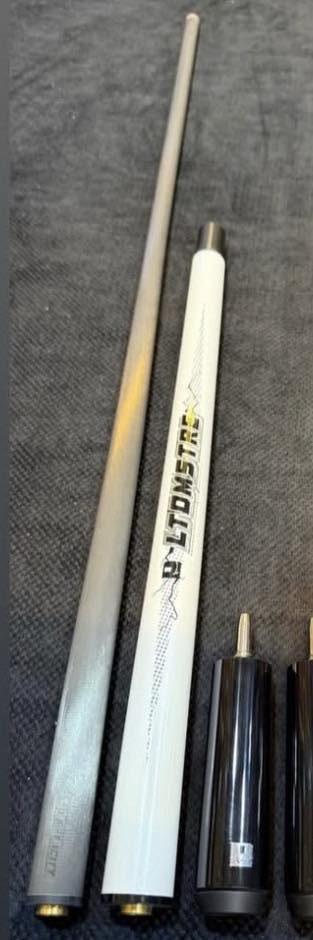 سلام عليكم للبيع 
جمب 3 قطع اصلي كاربون فايبر نضيف كلش 95‎%‎ 
جنطه 5/4 نضيفه كلش 100‎%‎  وبيها هواي تفاصيل نفس لابراديتور والكاموي 
+ مقطاطه وجفوف *********** متواجد واتساب فقط او تتصل توصيل موجود
جمب 200 
جنطه 125
