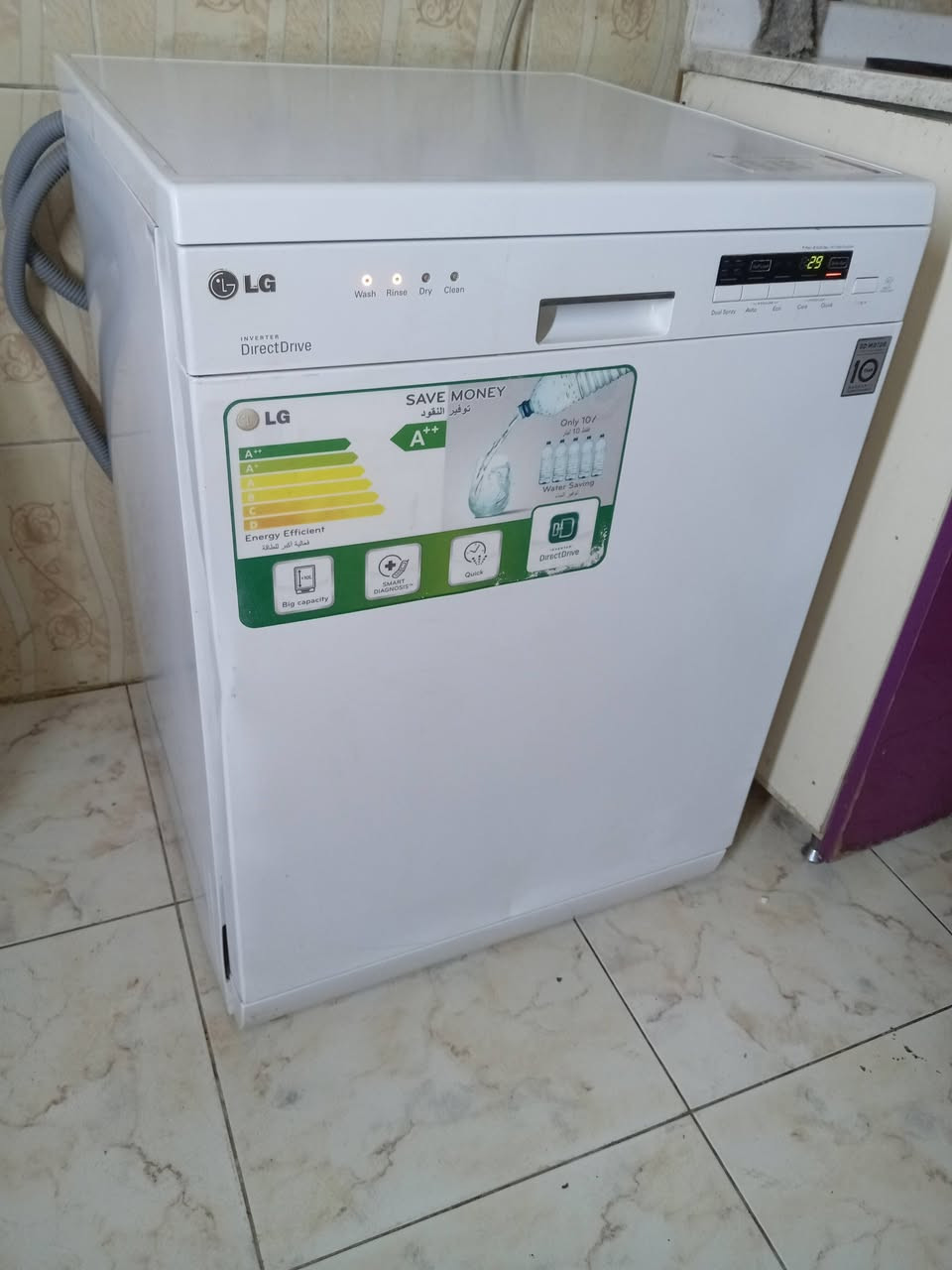 جلاية الجي اصلي نظيفة  وبلادية مامصلحة
تواصل واتساب *********** فقطططط
