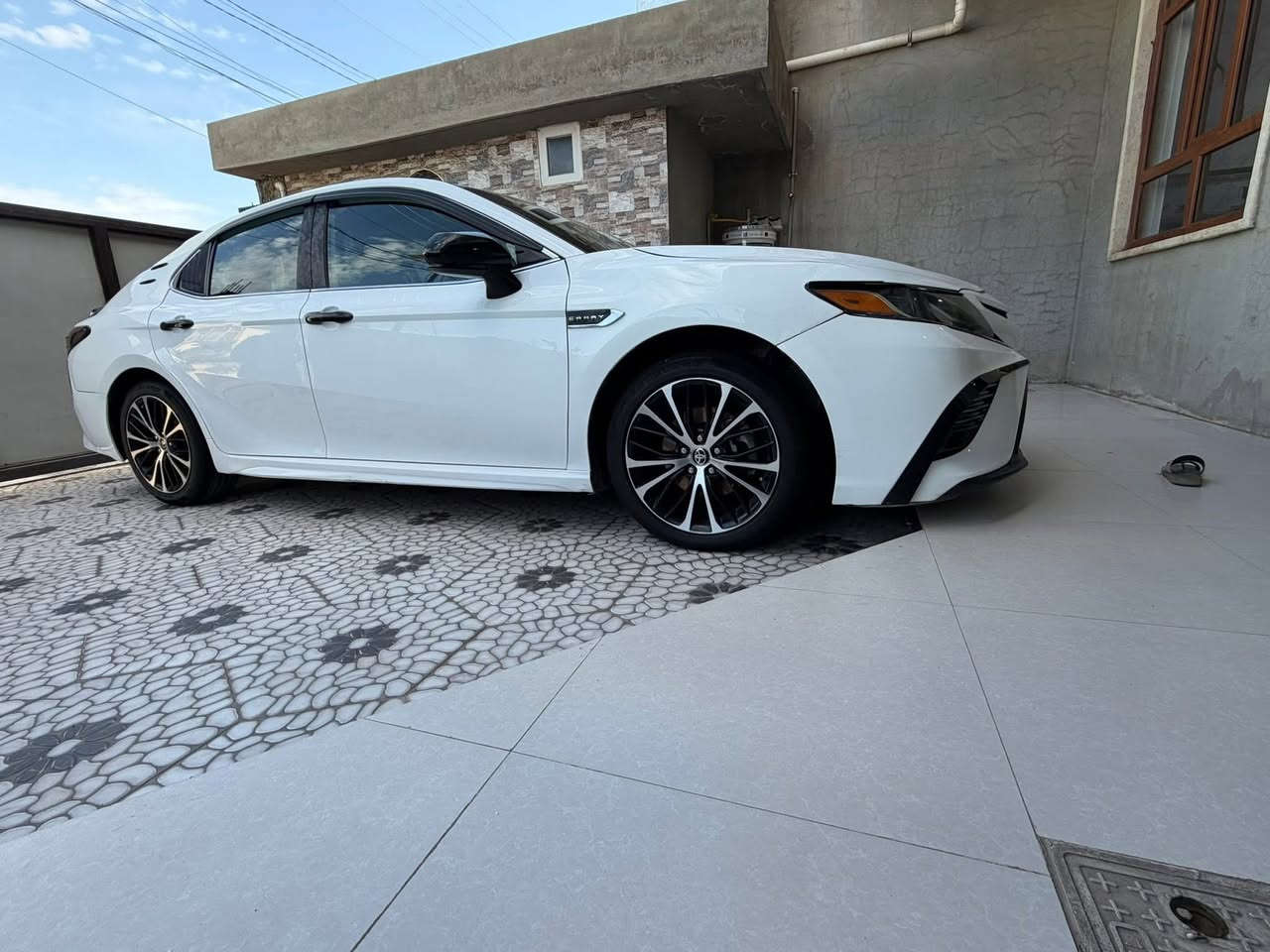 السلام عليكم 
للبيع كامري موديل 2020 Sa
ماشيه 70ميل بجم كبس 
الضرر 3 قطع خلفي وبيها شوية باب السايق رقم اربيل تحويل ثاني يوم السيارة نظافة فول وجاهزه مابيها مصرف السعر 180وبيها مجال مكان السيارة قضاء الحويجة موشراي لاتكسر بحلال الناس الله يرزق الجميع ***********
