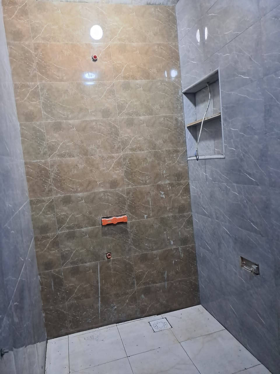 سلام عليكم خلفه سيراميك جداري وارضيات  وحاليا متفرغ لتواصل هذا رقمي ***********
