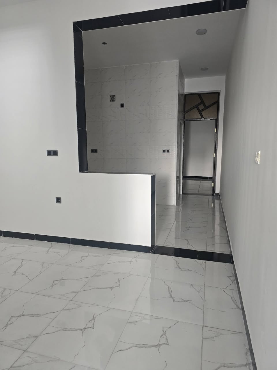 مشتمل ١٠٠ متر مطلوب مبادرة للبيع
السعر ٢٠ مليون ومطلوب ٩٥ مبادرة تتحول على المشتري 

حي الحوراء _شارع الكفاح 

***********
