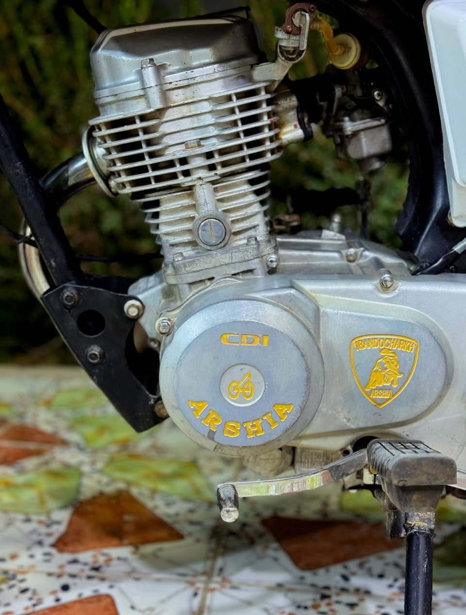 السلام عليكم
دراجة 4 كير للبيع، نظيفة وما بيها أي عيب، بدون أوراق لكن مكفولة من السرقة.
السعر 325 وبيهة مجال للشراي. 
المكان: حلة– عوفي.
للاستفسار: *********** (متواجد واتساب).
