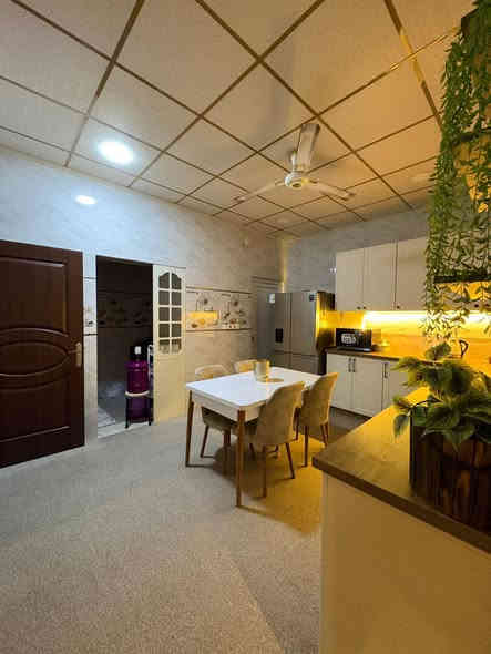 بيت للبيع في مجمع اورانوس موقع مميز  150 متر  بيت نظيف جدا
السعر 88 مليون وبي مجال ✅
الطابق الارضي يحتوي على 2 غرفة نوم مطبخ حار و بارد مجمع صحيات استقبال 2 منور صحيات خارجية الطابق الثاني يحتوي على غرفة نوم
للاستفسار ***********
