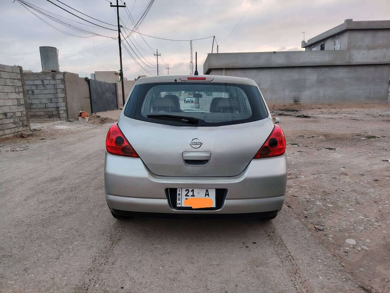 نيسان تيدا موديل 2008 اتوماتيك ماشية 148 الف حقيقي
سبير ماله نازل سياره جديد و حلوه 
كير و محرك و تبريد بشرط مامفتوح بورغي
بدون صرف و بخار 
بدون ضرر و جاكوش صبغ  صوره صونر موجود بلمنشور
شوية بيها جلح
بيها دفتر بنزين 
هزه و فحص و سنوية و رقم كله جديد لحد 2028
بأسمى بشرط تحويل و غرامه رقم سليمانيه
اربع تايرات جديد 
سياره مال جناي 
مكان كركوك 
*********** واتسأب موجود كركوك, العراق
