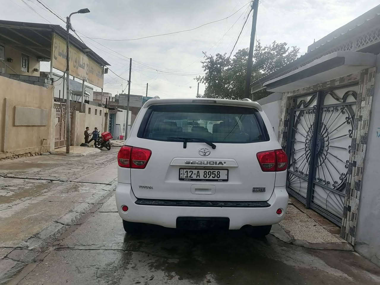 السلام عليكم للبيع سياره سيكويا موديل 2010 كير اتوماتيك السياره مكفوله كفاله عامه ما عده شويه  صبغ براس الجاملغ اليمين محرك8 سلندر (5700)  السياره ماشيه 256 رقم نينوى دولي سنويه جديده بسمي السياره واردامريكي السعر 230 وبيها مجال حك الجيه العنوان موصل جانب الايمن حي المطاحن رقم صاحب السياره
*********** كورك
*********** اسيا
