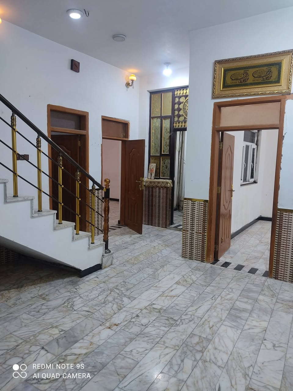 بيت للايجار 
عنوان طريق يا حسين مقابل مرطبات ازبري 
3 بيت عن طريق ياحسين 
مساحه 200 متر 
يتكون من كراج سياره 2 غرف صاله استقبال مطبخ صحيات 
الاستفسار الاتصال على 
*********** 
احمد السعيدي 
اذا تريد عقارك ينباع تواصل معنا خاص
