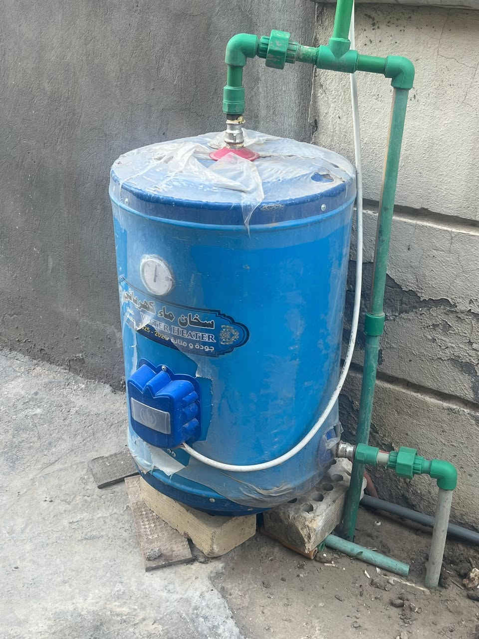 سلام عليكم عندي اثاث للبيع ومستعجل كلش عليهن وكلهن 100 وهذه رقمي ***********
