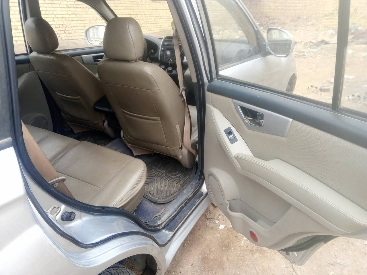 سلام عليكم سياره ليفان موديل 16 سياره وضع شركه تبريد ثلج تدفئة شغاله مكينه كير كفاله تخم تاير جديد تحويل نفس ساعه رقم ميسان مكان سياره العماره حي الصحفيين *********** فقط أو تساب وأنه خادم الشراي بيع مستعجل 52 بيه مجال قليل
