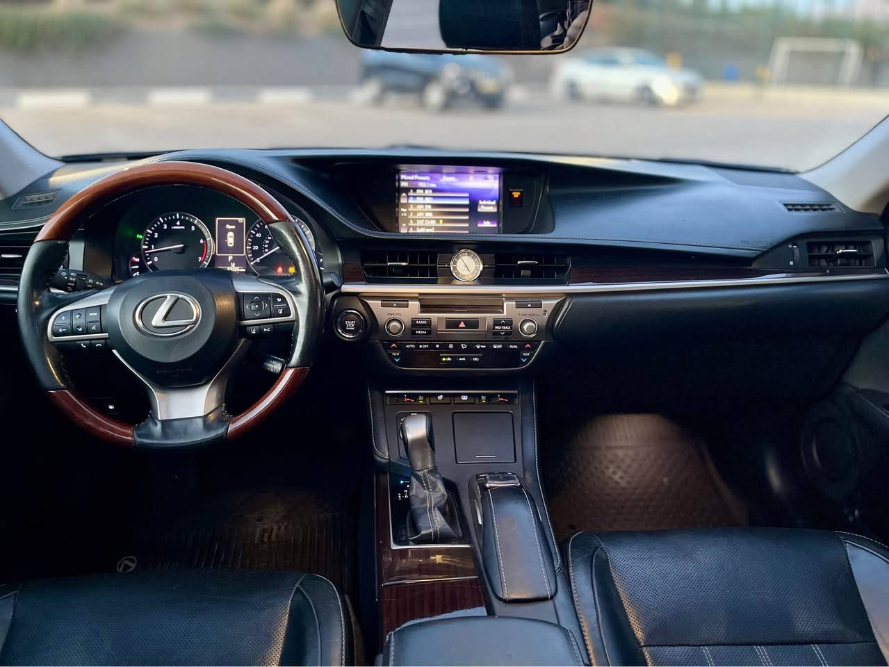 لێکزس ES 350 مۆدێل ٢٠١٨ فوول مواسەفات 
بەسمە - ڕاداری کامل - سەقف پانۆراما - پەردە - سوکان کارەبا - کوشن هیتەر - سوکان هیتەر - کوشن جلد 
سەیارەکە شوخت و چاڵ و ساردی نیە دەعامی بۆ دەعامی بەشەرت 
سەنەوی و ڕەقەمی تازەیە تەحویل و غرامە بەشەرت 
یەک پارچەی بۆیاخە 
شوێن /سلێمانی 
سعر/٢١٧$💵
مۆبایل/*********** السليمانية, العراق
