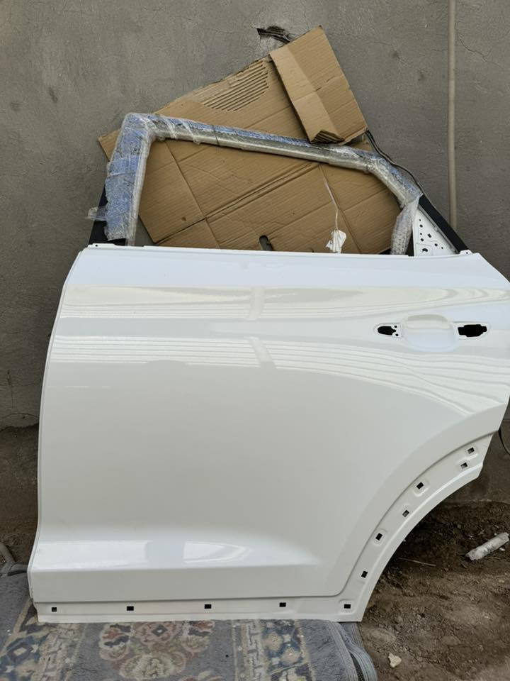 السلام عليك بعد إذن الادمن باب توسان خلف السائق خليجي زيروا يرهم من ٢٠١٦ الى ٢٠٢١ الشكل القديم الي بحاجته يتصل ويدلل.  ***********
