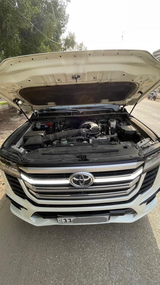 سلام عليكم 
لاندكروز 2023 لمتد اصل VX

مغلفه يم NVN 
بـ 3200$ ضمان 15 سنه 

الباب الخلفي الي وره السايق مشيول 
التغليف ونص الجاملغ الخلفي مشيول 
اكو رصعه جانت بالباب الخلفي خفيفه كلش ممبينه بس بالضوه جانت تبين
وسويته PDR رجعت وكاله واتحده السونار 
والجاملغ الخلفي ايضاً نفس الشي تجي وتشوف بعينك اذا لكيت رصعه اني خسارلك 

السياره بيه بارد كما موضح بالسونار 
السياره نضيفه 
تجي وتشوفه بعينك 
مرقمه بغداد تحويل ثاني باسمك 
السياره تخبل
الكشنات الامامية تدفئة تبريد
الخلفيه تبريد 
جلد 
4 كامرات 360ْ
رادار امامي 
ماشيه 44800km حقيقي 
محرك 4000

مكان السياره 
بغداد/ شارع فلسطين 
رقم/***********
