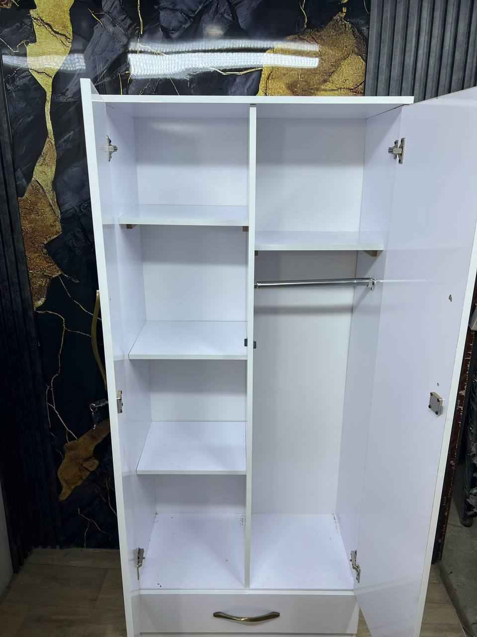 كنتور ٢ باب 
الارتفاع ١٨٠ سم 
عرض ٨٠ سم 
عمق ٤٠ سم.
موجود توصيل لجميع المحافظات بغداد, العراق


**إذا كنت صاحب هذا الإعلان وتريد حذفه لأي سبب، رجاءا أرسل رسالة إلى الدعم الفني**