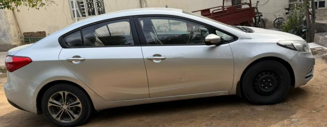 كيا سيراتو للبيع بيها مكانات صبغ عدى القماره مكفوله من الضربه والگلبه والشواصي سياره جديده ومكفوله من كلشي محرك كير تبريد حداديه محرك ١٦٠٠ سياره متل جنيان سنويه ورقم جديد السعر ١٠٠ وبيها مجال للشراي المكان النجف الكوفه للاتصال ‏‪***********‬‏
