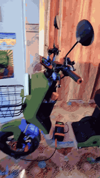 سلام عليكم شباب دراجه شحن R9 مستخدمه شهرين فول مواصفات موديل 2025 بطاريات بلاد + بصمه + السعر 500 وبيها مجال للشراي  + مكاني الهوير الشلهه ***********
