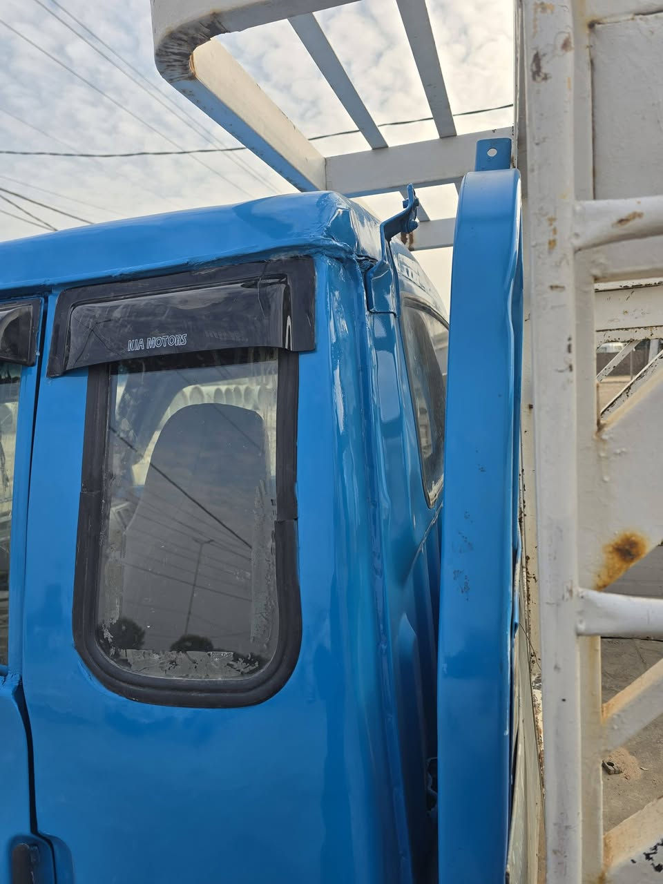 السلام عليكم كيا للبيع 96 حلوه السياره مصبوغه جماليه جاهزه مكينه وقير واكسن سنويه   مكان السياره بابل ***********
