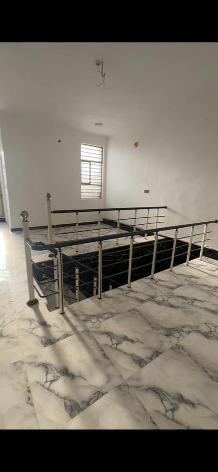 بيت للايجار بناء جديد مساحة 100م في حي المكرمة
بناء جديد غير مسكون 
طابق ونص 
الطابق الارضي يتكون من استقبال وصاله ومطبخ وغرفه وحمام وصحيات 2 داخل البيت وخارجيه
الطابق الاول يتكون من غرفه وصاله وصحيات 
العنوان: 
 حي المكرمة يم المدرسة الصينية بالضبط خلف انشائية الخفاجي موقع راقي وقريب عليك كلشي السعر 500 قفل 
للاستفسار اكثر الاتصال على الرقم بي واتساب 
***********
