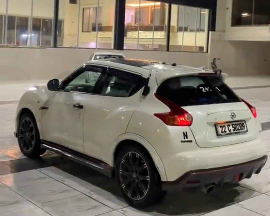 السعر 97 مجال وعليها غرامة 24 ورقة ينزل من السعر 
نيسان جوك نيسمو 2014 رياضي 
محرك 16 تيربو بي نفخ وصرف شرط ترايك للبصرة 
بس ينقص دهن بانزين كل لتر يمشي 10 كيلو خارجي 9 لتر 
كير اتوماتيك 7 سرعات 
الصبغ نص  جاملغين امامي صبغ من دون دواخل وايرباك بوند تعديل بارد 
شبر باب الخلفي صبغه رايح 
وع بوند كم مكان صبغه رايح 
بقصة صغيره بسقف 
سيارة طخم تاير امامي خلفي مصار شهرين بدلته 
الصدر والدبلات جديد قبل شهرين بدلهم 
السيارة خير من الله 
مكان السياره دهوك 
تحويل وكالة شرط 
خصم 20٪ للشاري بالعافيه عليه
يعني من يدفع الغرامه خصم اله 750 الف تقريبا 
السياره دعاميتها شوي بي فطر وكسر من جهى اليمين يرادلها تعديل اللي يشتري يرتبها 
للاستفسار اكثر واتساب *********** عميدي, دهوك
