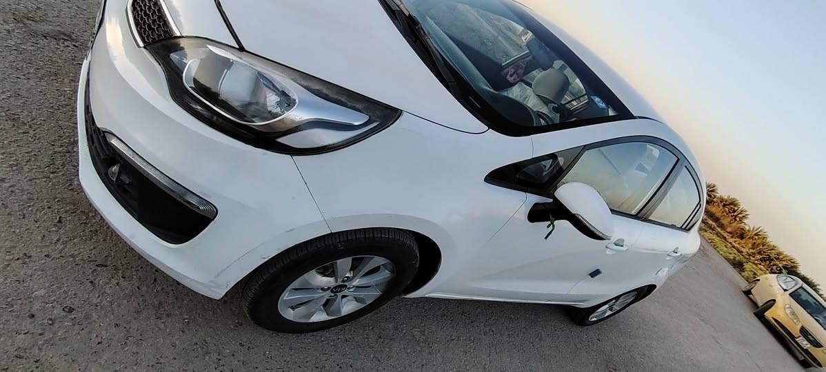 السلام عليكم سياره للبيع كيه ريو موديل 2015 السياره مكفوله ماعدا بارد مقدار شبر بل باب السدر وبارد قليل بل بنيد تحكم استيرن جهتين اشاير بل مري خمسه ويل كب فول ماعدا الفتحه والبصمه تخم تاير حداديه جديد مكينه وكير مكفولات
المكان ديوانيه
رقم قادسيه
 السعر خاص للاستفسار الاتصال على الرقم ***********
