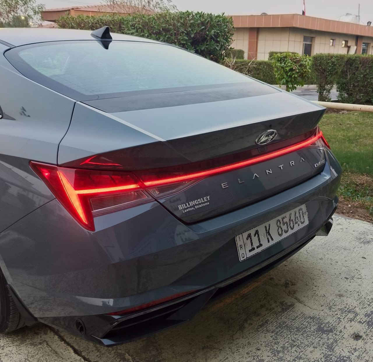 السلام عليكم 
النترا 2023 Limited اسمنتي معوقين وكالة عامة 
فول للاخير 
فتحة 
مكينة 2.0
لد دشبول متغير 64 لون 
شاشة متصل 
منظومة غاز جديدة 
حادثها فقط بنيد مبدل اصلي شواصي لغود كفالة الدواخل شرط الفحص 
سعرها 155$ مكاني بصرة وبيها مجال بسيط 
كفالة من البارد والطخات كشرها يخبل 
***********
