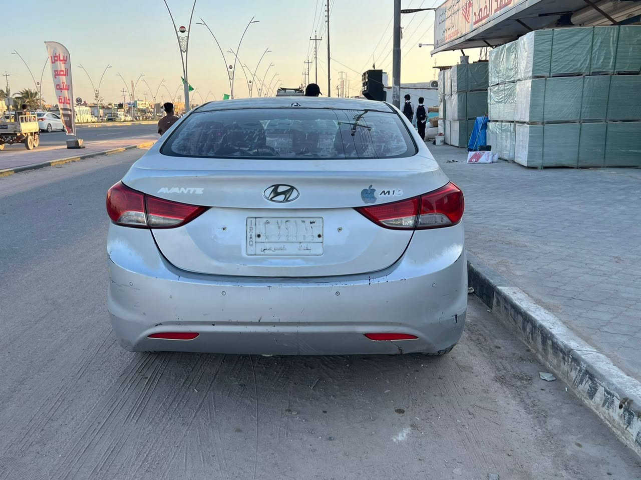 السلام عليكم 
الانترا أفانتي مديل 2012 للبيع للاستفسار الاتصال على الرقم *********** علما ان محرك السياره يبخر  سعرها ٧٠ والنضافة شوف العين
