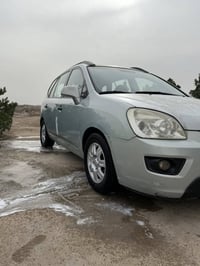 كيا كارنز موديل 2007خليجي  كفاله عامه بس بارد بيها السعر 100 الاستفسار...