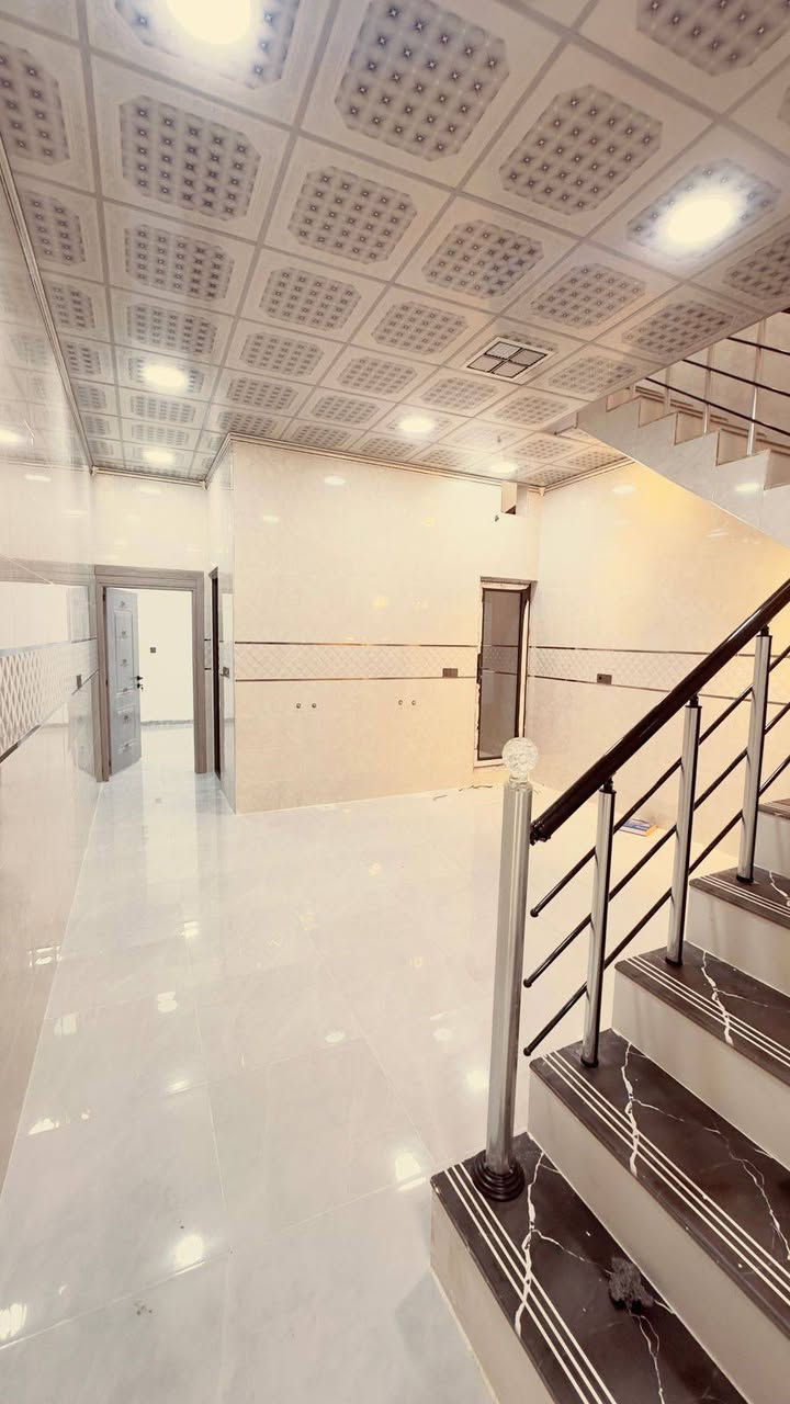 🔰دار للبيع طابو صرف بناء2026 الموقع كركوك منطقة الممدودة قرب جامع الصادق الأمين 

المساحه 100متر الواجهه 5متر يحتوي على  3غرف نوم  وهول2 ومطبخ حاروبارد واستقبال وصحيات 3 وكراج سياره درج داخلي داخلي 

السعر 110مليون وبي مجال للتواصل ***********☎️
