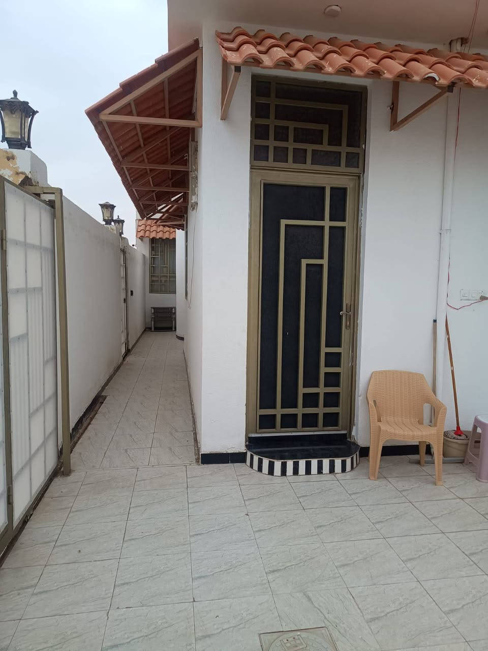السلام عليكم..مكلف بالنشر..بيت للبيع بالصوب الكبير حي المصطفى ركن بناء جديد 4تواليتات 3 حمامات كراج غرفتين نوم كبيرة صالة كبيرة برانية كبيرة بيتونة كبيرة ***********
