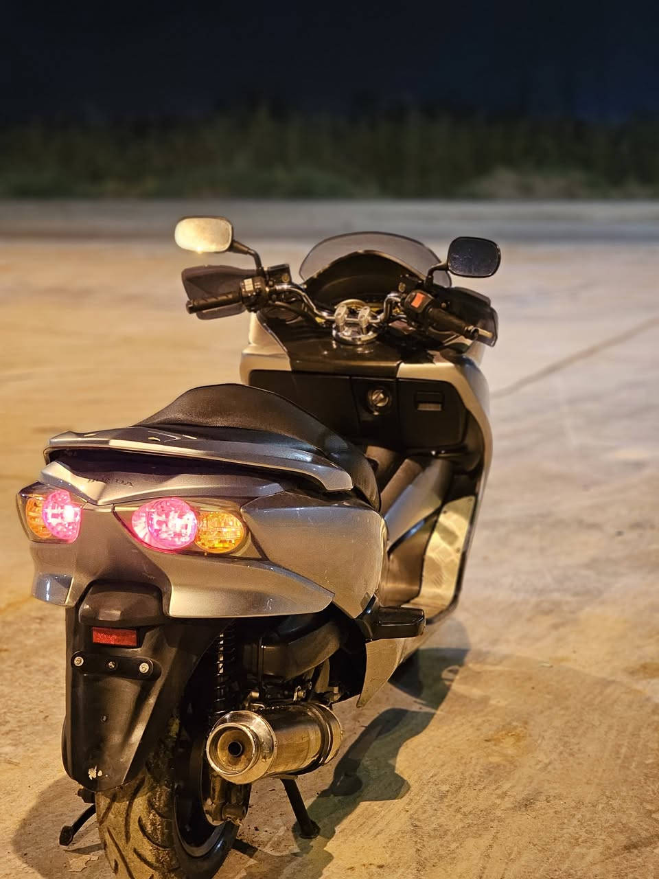 السلام عليكم شباب دراجه للبيع فورزه 010 نضافه كدام عينك و أنضف  من صوره دراجه بيه مكات فقط أسويلك مكاتبه ماشيه 24 بعده جديده و رمبه جايبه أي ستفسار خاص أو عله هاذه رقمي واتساب *********** السعر خاص
