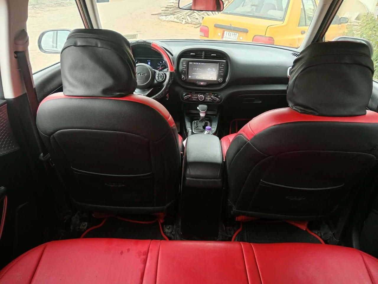 السلام عليكم 
سيارة صول موديل 2022
مكينة 2000 دوش
حادثها جدا خفيف ومرفق مع الصور 
كفالة من التبديل 
السيارة بأسمي 
حدادية جديدة تاير جديد 
تبريد ثلج 
سويج 
***********
