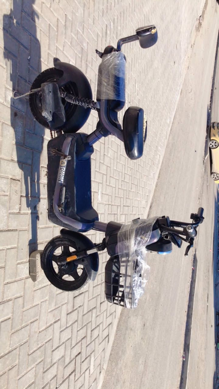 السلام عليكم شباب دراجه شحن للبيع دراجه خير من الله صفر كيلو متر دراجه شركه الريان الدراجه تجي نظام بارك وتجي سويجين وبصمه ادراجه ماصارله عندي هواي تجي اربع بطاريات كبار الاستفسار  ***********
