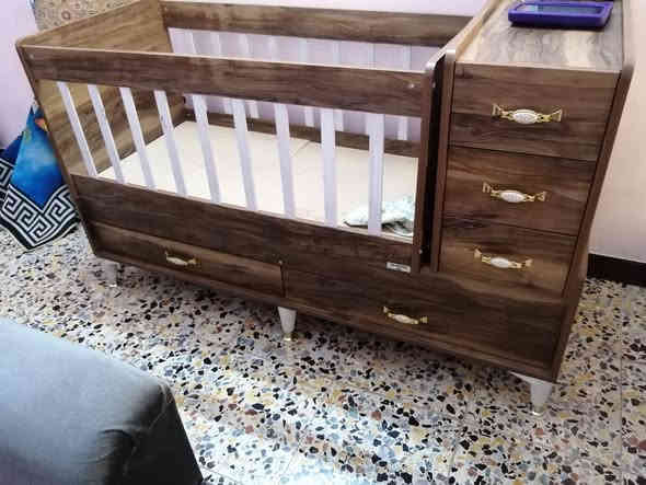 سلام عليكم سرير نوم اطفال
 السعر 100 الف
***********
