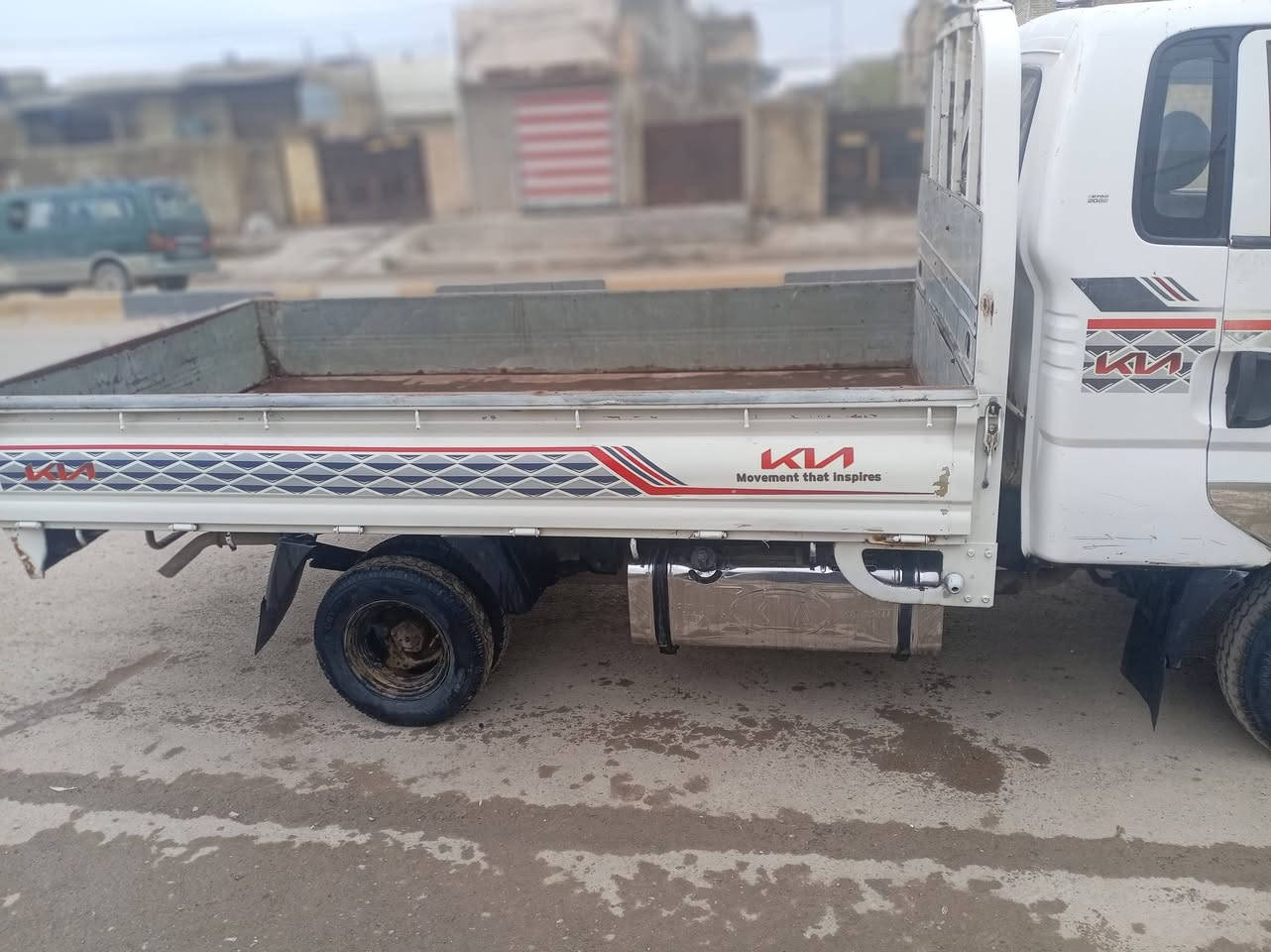 السلام عليكم كية حمل موديل 2012 رقم ذي قار مكان السيارة بغداد رقم الهاتف*********** اثير***********
