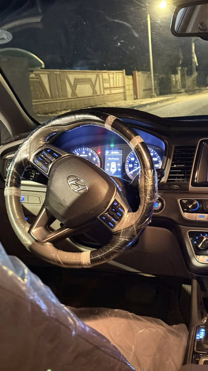 سوناتا 2018 وارد امريكي 🇺🇸
مواصفات السوناتا معرفوفه 
رادار 
تحكمات ستيرن
شاشه
مثبت سرعه
والى اخررر …..
السنويه منتهية ٢٠٢٥/١٢/١٤
رايه يريد تحويل راعيه بالبصره
مكان السياره بصره ابي الخصيب
السعر ١٢٨ وبـيه مجال حك الجيه 
ماموجود ع الفيس 
وتساب ورصيد 
***********
