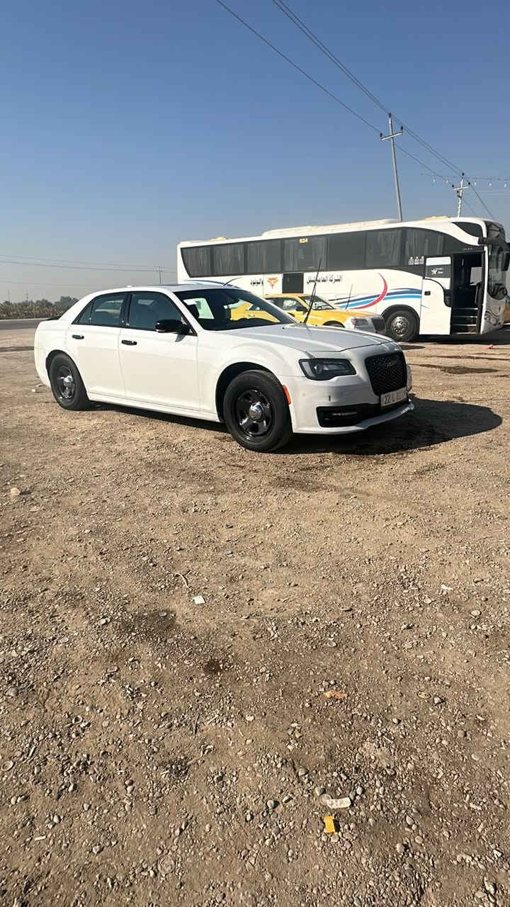 اوباما ٢٠١٨ اس اربيل بأسمي
ماشيه ٢٢٠ الف ميل 
لون سلفر وحالياً مغلف سموك ضمان ٣ سنوات قبل ٤ اشهر غلفتها
جاهزة السيارة من كلشي 
صور الحادث موجودة بالمنشور 
اكو رصعة بالباب الايمن الخلفي مصلحها يم المندلاوي وحاليا ما مبينه اصلاً 
السعر ٢٦٠ وبيها مجال للشراي 
مكان السيارة ميسان العمارة 
***********
