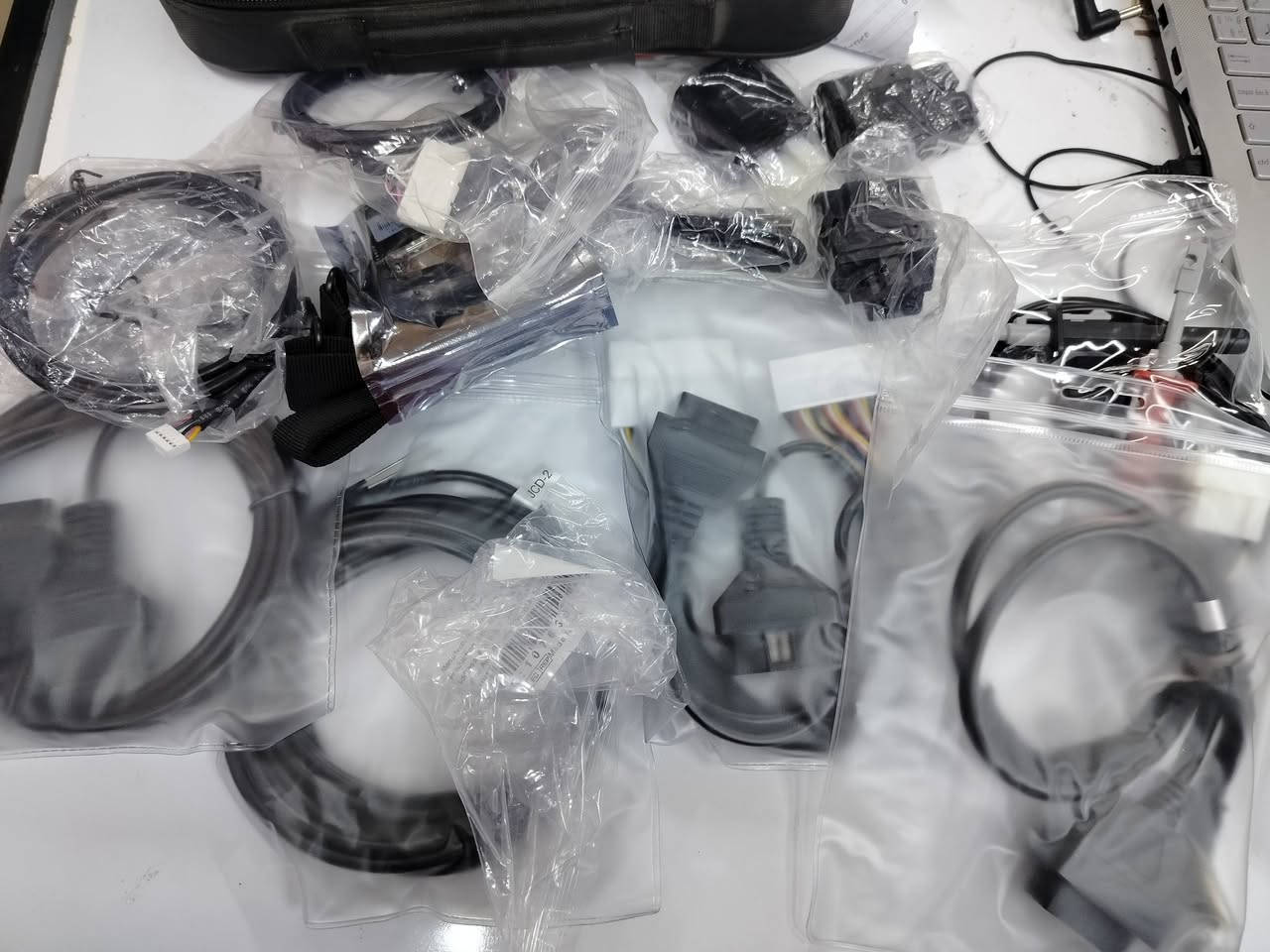 جهاز LONSDOR K518 PRO الغني عن التعريف تحديث سنتين مع بكج كامل السعر 700$  وبيه مجال ج
جهاز قص المفاتيح عمودي وافقي 

***********/***********
