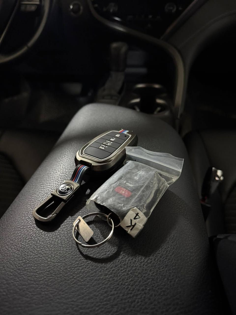 تۆیۆتا کامری  2022 مواسەفات SE Xserise  
33 هەزار مایڵ ڕۆیشتوە
ڕەنگ چیمەنتۆی 
پێش و پاشی کەپسە 
ئێرباگی نەتەقیووە
بەسەمەیەو کۆمەڵێک مواسەفاتی زیادە
هەردوو بەسەمەکەی ماوە 
تەنیا نیوەی چەمەلۆغی دوای سایەق بۆیاخە بێ ناوگرتن 
سەیارەیەکی پاکو بێ عەیب 
لەسەر دەقی شەریکە ماوەتەوە
ڕادارو خەتی جادە و ژمارەیەک 
مواسەفاتی زیادەی تایبەت 
لەسەر داوای یەکەم شۆفێر لەئەمریکا.

سعر: لە کۆمێنت داوای بکە ڕاستەوخۆ بۆت دێت 📩 

مەکینەو گێڕ بەشەرت. 
بەناوی خۆمەوەیە

ژمارەی مۆبایلی خاوەنەکەی 
***********
