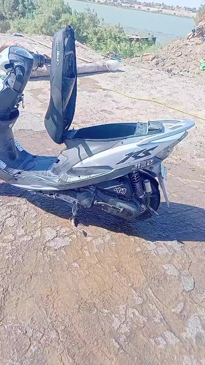 سلام عليكم
دراجه للبيع 
كلشي ما ناقصه كماله مكمله 
ما مفتوحه 49
مشيه حلوه وبيه تزويد الأصلي يدات بريك وشيال ودبل خلفي ومبين بتصوير 
المو شراي لا يراسل رجاء 
دراجه سعره 850
***********
