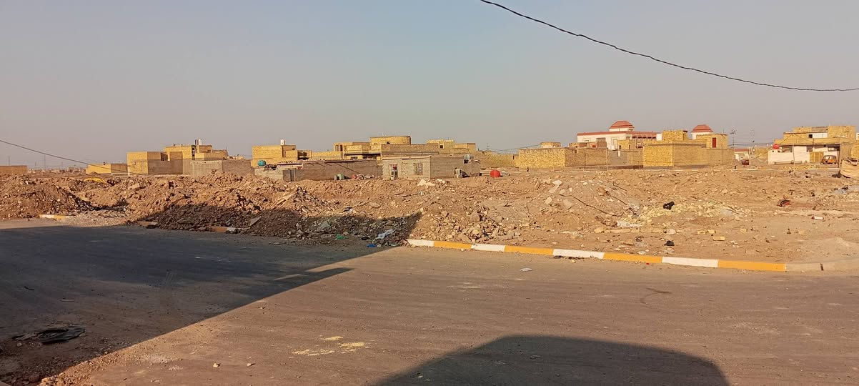 سلام عليكم بيت اللبيع ب موضفين مقابيل ساحه وبشارع 15مساحه 200 متر غرفتين وصاله وحمام ومنؤر مطبخ حار وبارد دوانيه طابو ستفسار ‏‪***********‬‏
