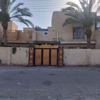 حي مهندسين • ٣٠٠م • طابق ونص