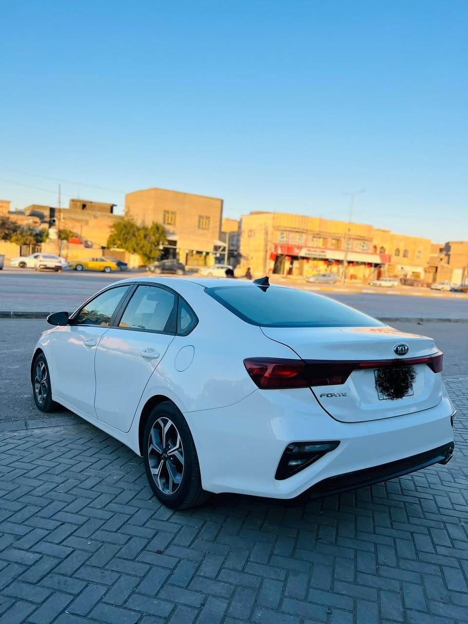 سلام عليكم للبيع فورتي 2021
رقم مثنى وكاله عامه من المعوق 
بيه بس جاملغ امامي امبدل بدون دواخل ولباقي مكفول  
مواصفات شاشه كأمره 3وضعيات قياده تحكم استيرن اشاير بل مري مري شفط 
كير AT
محرك2000ما مفتوح حداديه تبريد تخم تاير كله جديد 
وضع شركه.     السعر 128وبيه مجال 
للستفسار ***********
