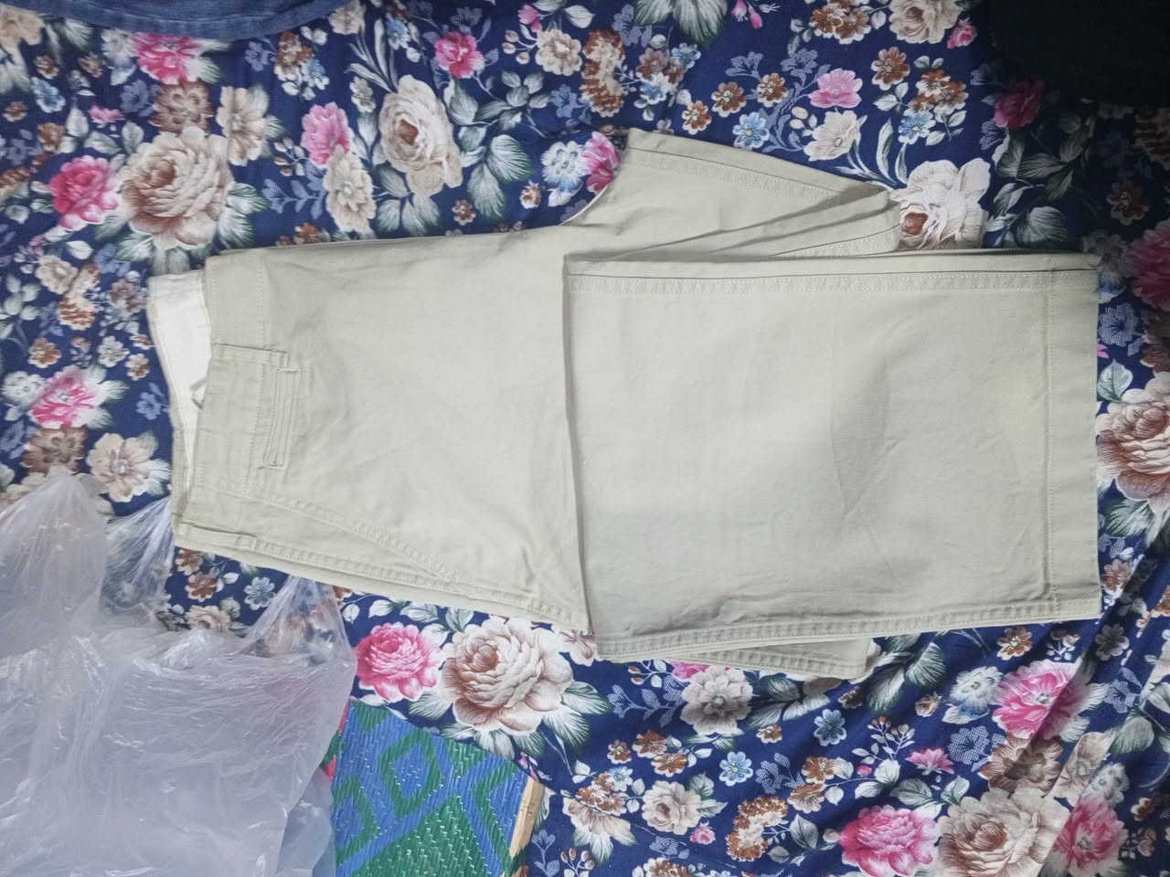 بنطلون ZARA MAN أصلي 100% 🔥
​البراند: زارا (ZARA) الغني عن التعريف.
​الصناعة: صنع في بنغلاديش (الإنتاج الرسمي الأصلي 🇧🇩).
​المقاس: EUR 44 / USA 34.
​القصة والأبعاد: الطول 110 سم | عرض الحجل 25 سم (قصة مريحة وعريضة مريحة باللبس).
​اللون والحالة: بيج مميز وراقي، نظيف جداً وبحالة الوكالة.


**إذا كنت صاحب هذا الإعلان وتريد حذفه لأي سبب، رجاءا أرسل رسالة إلى الدعم الفني**