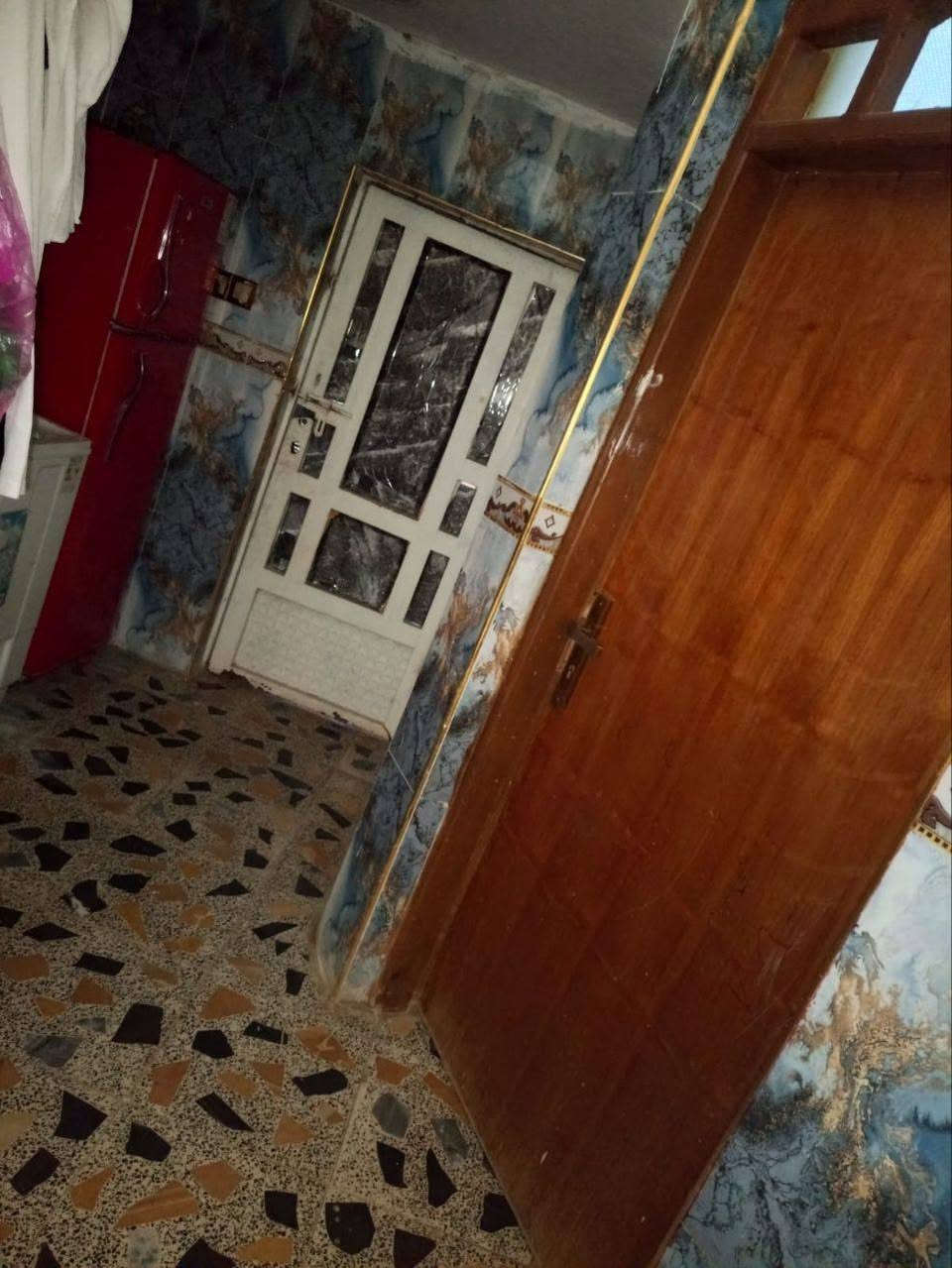 #يالله
السلام عليكم 

دار للبيع ركن  مساحته 100متر مربع مقابيل ساحه

العنوان:الجمعيات الاولئ بل بدايه 

يحتوي على استقبال و غرفة وصالةو مطبخ
 ومنور عدد2 مع صحيات 
و غرفة  فوك 

مسلح كونكريت

طابو صرف

السعر 125 وبي مجال للشراي 
الاتصال ع الارقام التاليه أو مراسلتنا عبره الواتساب 
***********
***********

#ملاحظه"لدينا جميع البيوت والقطع الأراضي بأسعار مناسبة 

#وجاهزين"لعرض عقاركم عندنا
